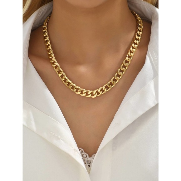 Minimalist chunky gold Chain Necklace - Picture 3 of 11